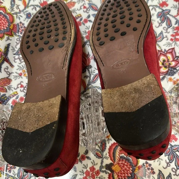 Tod’s Red Suede Size 39 Driving Shoes Loafers EUC - Picture 7 of 11